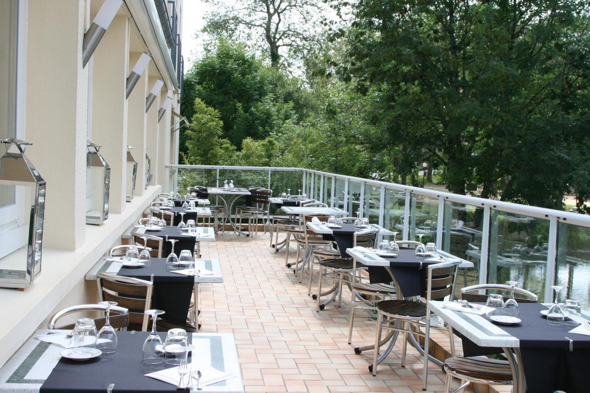 Logis Hotel Auberge De L'Etang Magnac-Bourg Exteriör bild